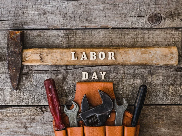 Labor Day. Kéziszerszámok és fa betűk — Stock Fotó