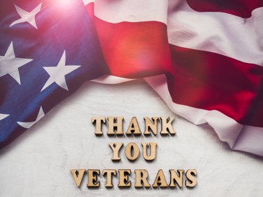 Teşekkürler Gaziler. Tebrik ederim. Yakın çekim, yukarıdan görüş. Ulusal tatil konsepti. Ailen, akrabaların, arkadaşların ve meslektaşların için tebrikler.