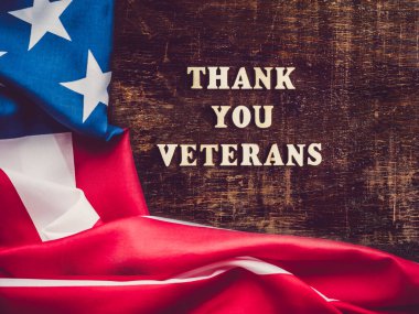 Teşekkürler Gaziler. Tebrik ederim. Yakın çekim, yukarıdan görüş. Ulusal tatil konsepti. Ailen, akrabaların, arkadaşların ve meslektaşların için tebrikler.