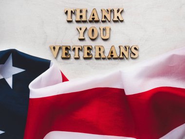 Teşekkürler Gaziler. Tebrik ederim. Yakın çekim, yukarıdan görüş. Ulusal tatil konsepti. Ailen, akrabaların, arkadaşların ve meslektaşların için tebrikler.