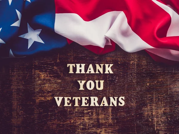 Gaziler Günün kutlu olsun. Güzel tebrik kartı. Yakın çekim, yukarıdan görüş. Ulusal tatil konsepti. Ailen, akrabaların, arkadaşların ve meslektaşların için tebrikler.