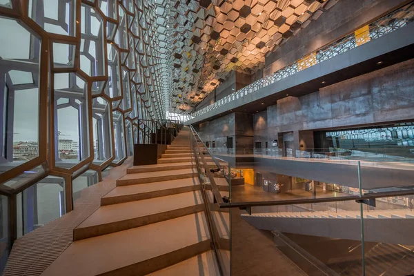 Harpa-Reykjavik konser salonunda. İzlanda 23 Temmuz 2016