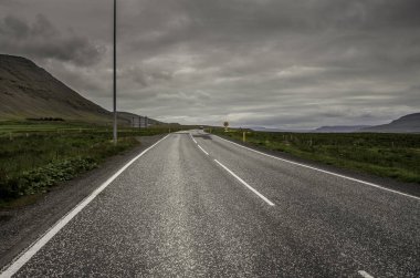 Yolun kuzeyinde. İzlanda Temmuz 2016