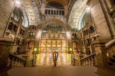 Tren istasyonu inşa. Belçika Antwerp Ekim 2018