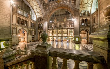 Tren istasyonu inşa. Belçika Antwerp Ekim 2018