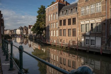 Cityscape. Eski Gent sokaklarında, Bisiklet kanalları ve güzel evler. Belçika Ekim 15, 2018.