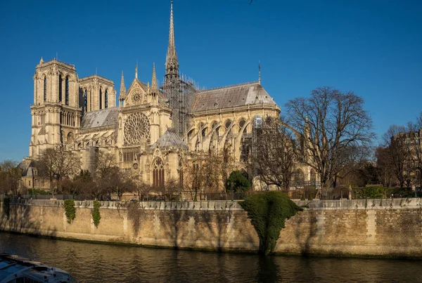 Notre Dame Katedrali. Fransa 12 Aralık 2018