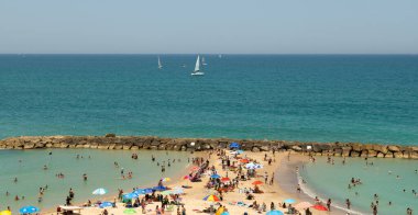 Yüzme sezonunun karantina sonrası açılışı. Ashkelon 'daki plajlardan birinde. İsrail 27 Haziran 2020 Orta Doğu