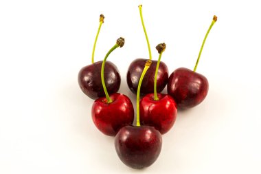 Bahçeden taze kırmızı kiraz