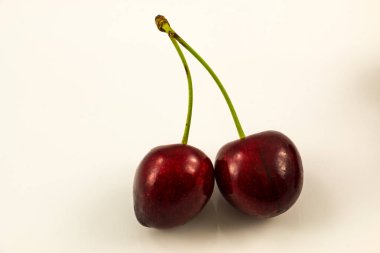 Bahçeden taze kırmızı kiraz