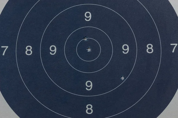Kurşun delikleri siyah hedef
