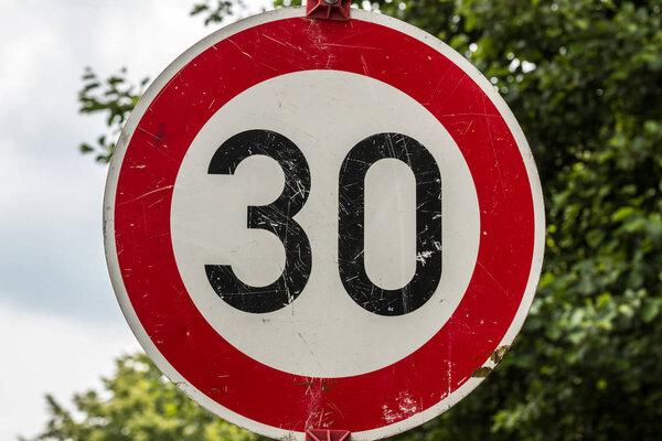 Traffic sign which means 30 kilometers per hour