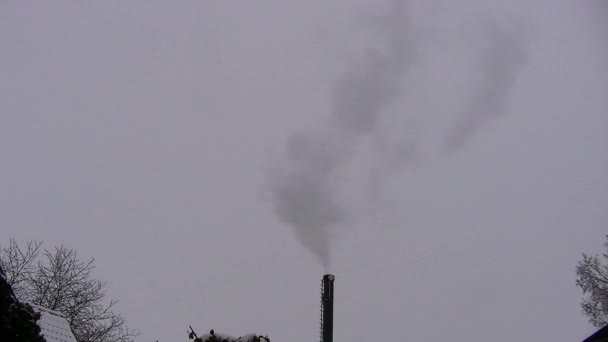 Chimenea Humo Con Mucho Humo — Vídeos de Stock