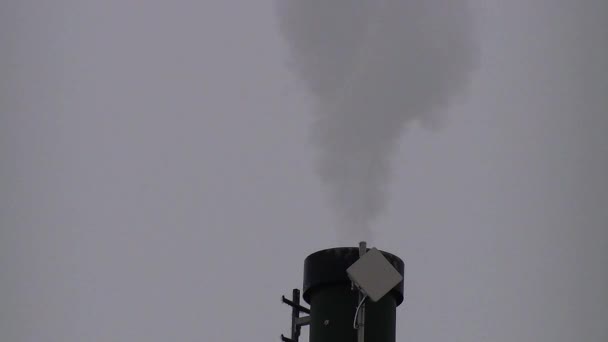 Chimenea Humo Con Mucho Humo — Vídeo de stock