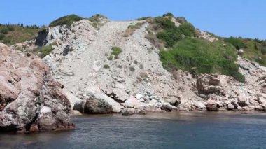 Kayalar ve Türkiye'nin sahil mavi denize