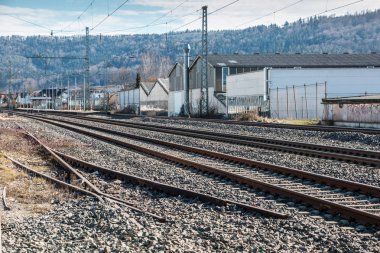 Ulaşım ve seyahat için trenler için çelik raylar