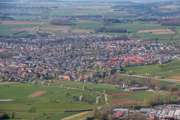 Little village in the middle of the german countryside with hill — Stock Photo, Image