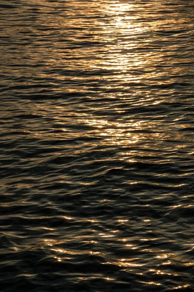 Sunset above the golden lake or the golden sea — Stock Photo, Image