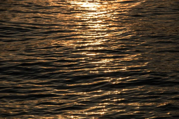 Sunset above the golden lake or the golden sea — Stock Photo, Image