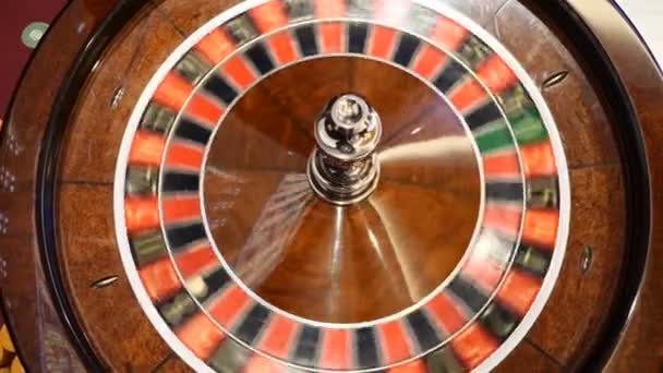 Concepto Casino Vista Superior Ruleta Movimiento Bola Blanca Girando Mala — Vídeo de stock