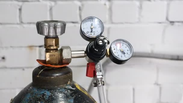 Modern complex technological industrial equipment. A plurality of pipelines, pumps, filters, gauges, sensors, motors and other parts of brewery production. 4k — Stock Footage Modern complex technological industrial equipment. A plurality of pipelines, pumps, filters, gauges, sensors, motors and other parts of brewery production. 4k Stock Video