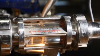 Modern karmaşık teknolojik endüstriyel ekipman. Boru hatları, pompa, filtreleri, ölçü aygıtları, sensörler, motorlar ve bira üretim diğer bölgelerinde çoğulluğu. 4k