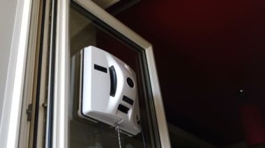 ev koruma yardımcıları. Pencere üzerinde hareket şekli robot cam yıkayıcı kare. Küçük robot cam yıkama daire Temizleme penceresi. Kontaksız cam yıkama makinesi. 4k