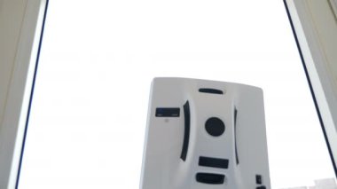 ev koruma yardımcıları. Pencere üzerinde hareket şekli robot cam yıkayıcı kare. Küçük robot cam yıkama daire Temizleme penceresi. Kontaksız cam yıkama makinesi. 4k