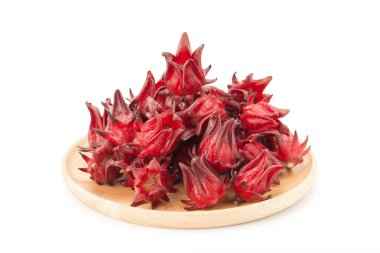 clupping yolu ve yumuşak gölge beyaz zemin üzerine izole kırmızı roselle ahşap plaka