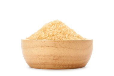 Ham Organik şeker kamışı, ahşap kase kırpma yolunu ve yumuşak gölge beyaz zemin üzerine izole kahverengi şeker