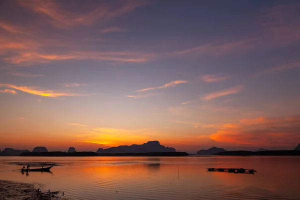 Krajobraz Pięknych Kolorowych Wschodów Słońca Wapiennych Gór Tajlandii — Zdjęcie stockowe