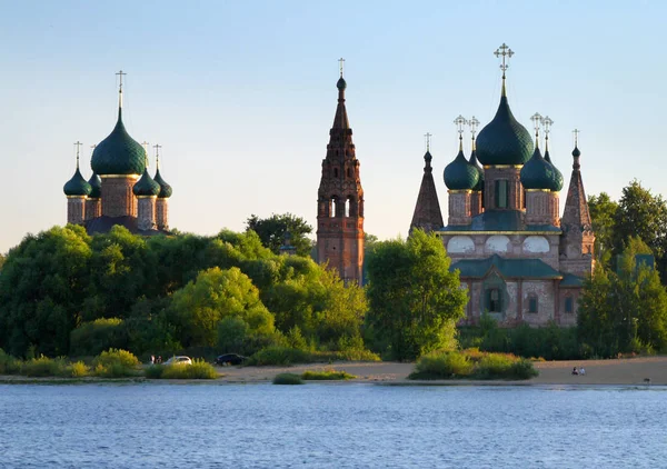 Templom Együttes Krasnoarmeyskaya Két Templom Bell Tower Volga Folyó Partján — Stock Fotó