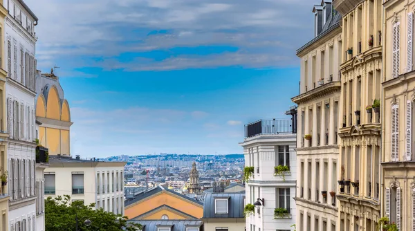 都市スカイライン ビュー モンマルトルから見たパリ 正午の間にフランス — ストック写真