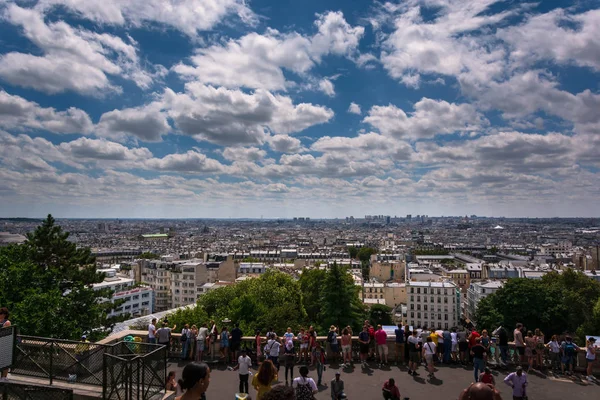 パリのサクレ クール寺院石灰岩大聖堂モンマルトル フランスからの眺め — ストック写真