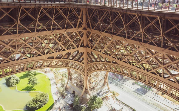 Zbliżenie Architektury Wieży Eiffel Paryż Francja — Zdjęcie stockowe