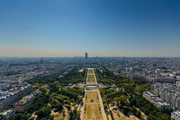 フランスのエッフェル塔 番目のレベルから見た Monteparnasse タワー — ストック写真