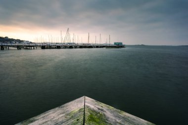 Saltholmen tersane Göteborg İsveç akşam günbatımında sırasında