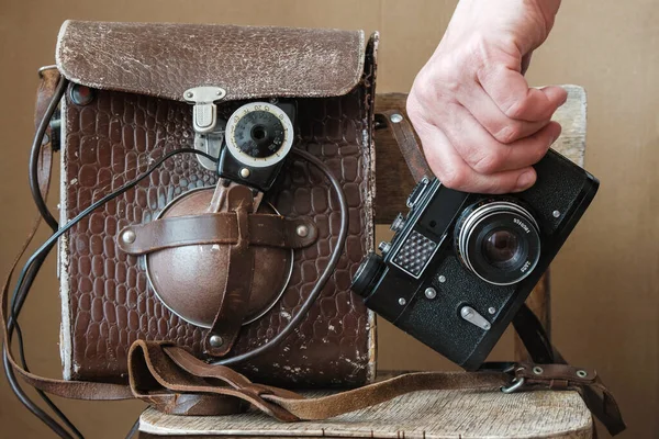 Uma Velha Câmara Filmar Mão Fotógrafo Lado Saco Com Flash — Fotografia de Stock