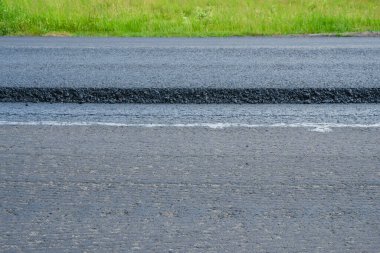 İnşaat halindeki yolda asfalt var. Uzayı kopyala Minimalizm.