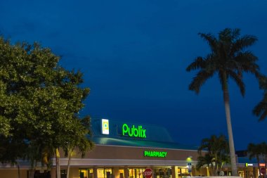 Geceleri Publix vitrin