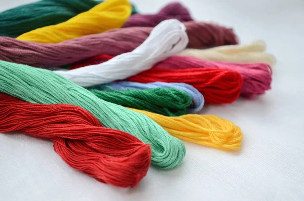 Conjunto Fios Coloridos Cores Quentes Para Bordado Costura — Fotografia de Stock