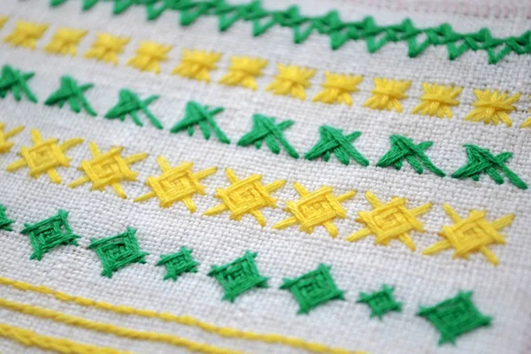 원단에 녹색과 노란색 패턴의 — 스톡 사진