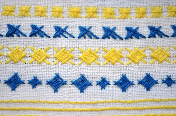 원단에 파란색과 노란색 패턴의 — 스톡 사진