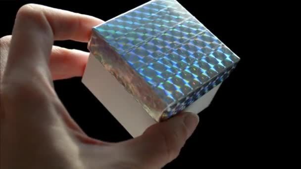 Caja de regalo blanca con cubierta de escocés arco iris en la mano, idea de bricolaje, sobre fondo negro — Vídeos de Stock