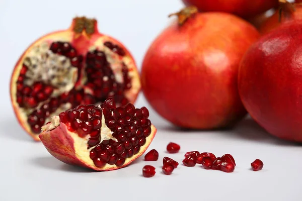 Nakrájejte Granát Zblízka Červená Zrna Granátové Jablko — Stock fotografie