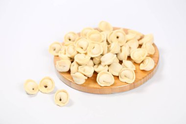 Tavuklu, domuzlu veya etli dondurulmuş börek..