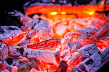 Barbekü ateşi. Kırmızı yüzey.