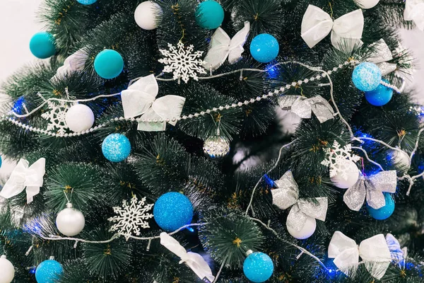 Árvore Natal Decorada Com Brinquedos Fundo Natal — Fotografia de Stock