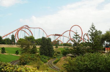 Port Aventura, İspanya - 22.Ağustos 2011:Port Aventura, Salou şehrinde, Tarragona bölgesinde yer alan bir eğlence parkı ve Avrupa tatil beldesidir..