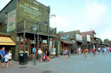 Port Aventura, İspanya - 22.Ağustos 2011:Port Aventura, Salou şehrinde, Tarragona bölgesinde yer alan bir eğlence parkı ve Avrupa tatil beldesidir..